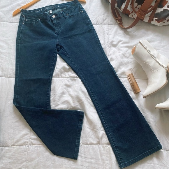 Jennifer Lopez bootcut jeans - Picture 6 of 15